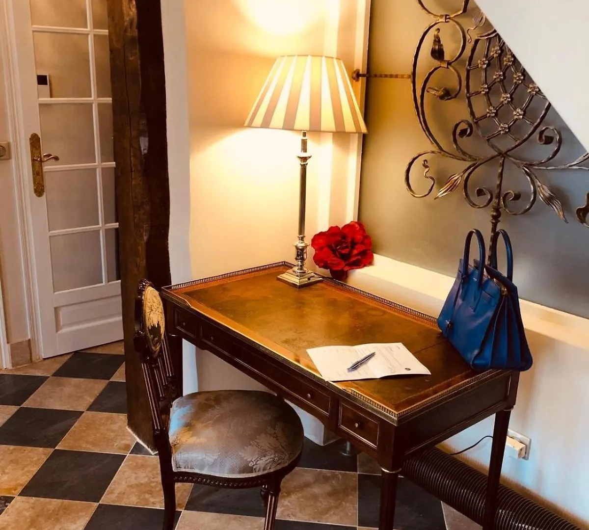 Apartament Place Dauphine Paryż