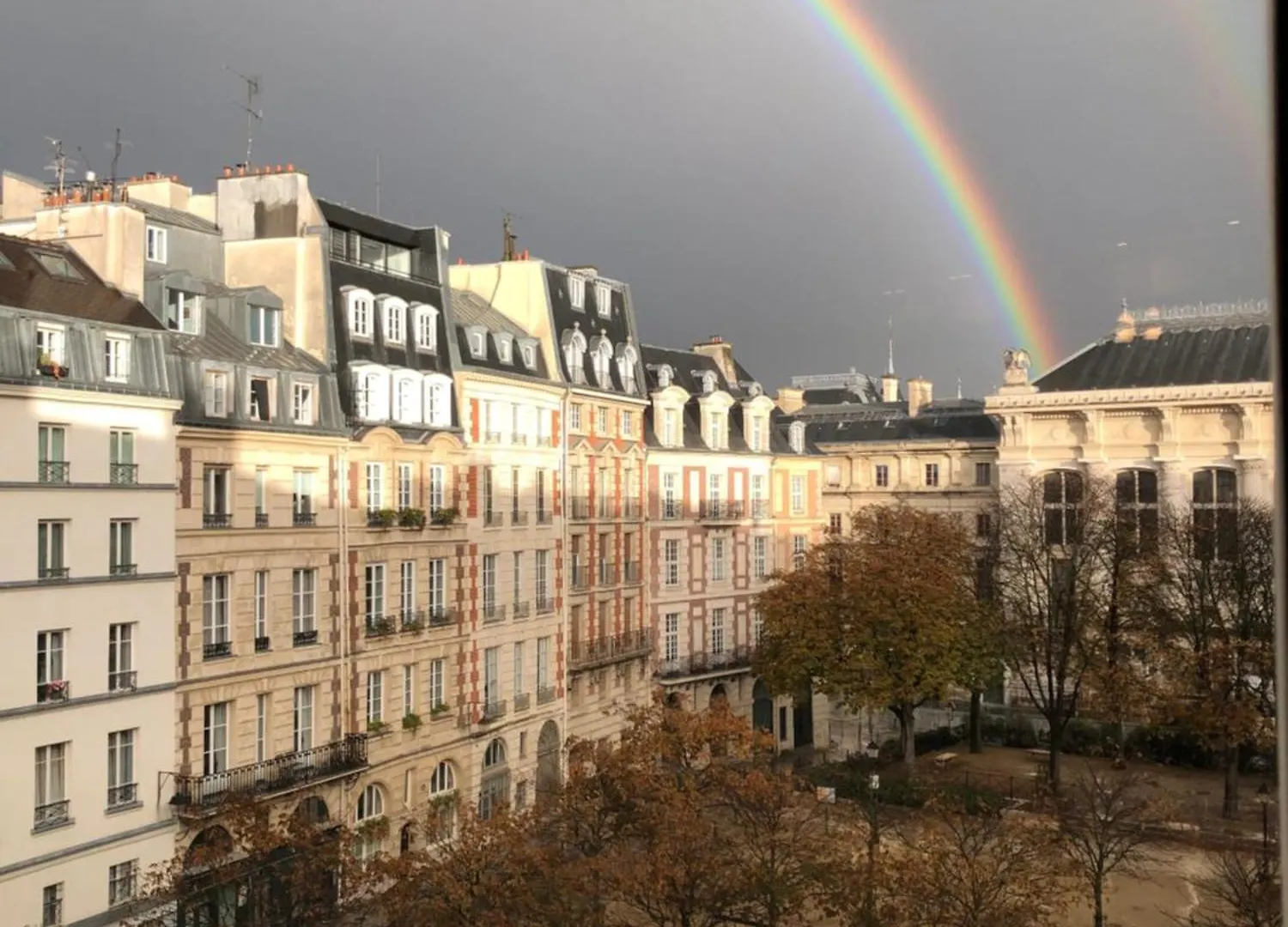 Apartment Place Dauphine Paris