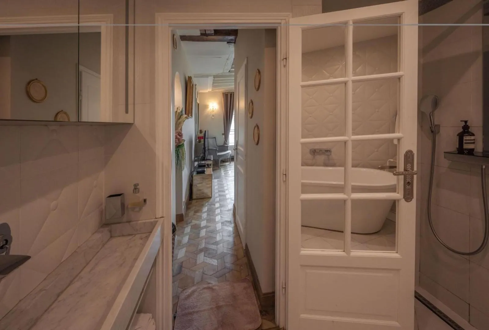 Apartment Place Dauphine Paris France